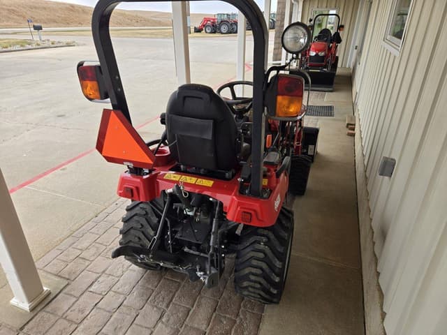 Image of Massey Ferguson GC1725M equipment image 3