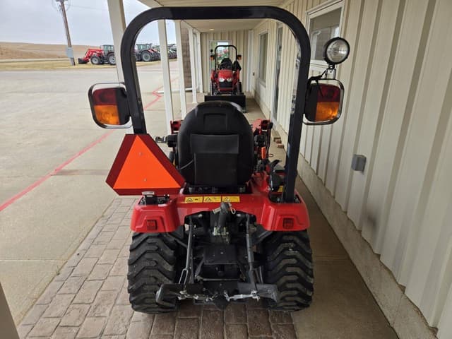 Image of Massey Ferguson GC1725M equipment image 2