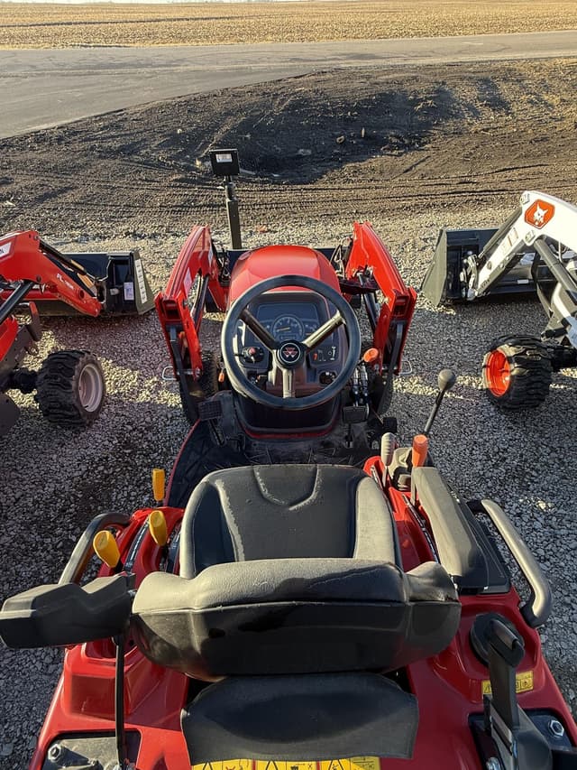 Image of Massey Ferguson GC1725M equipment image 4