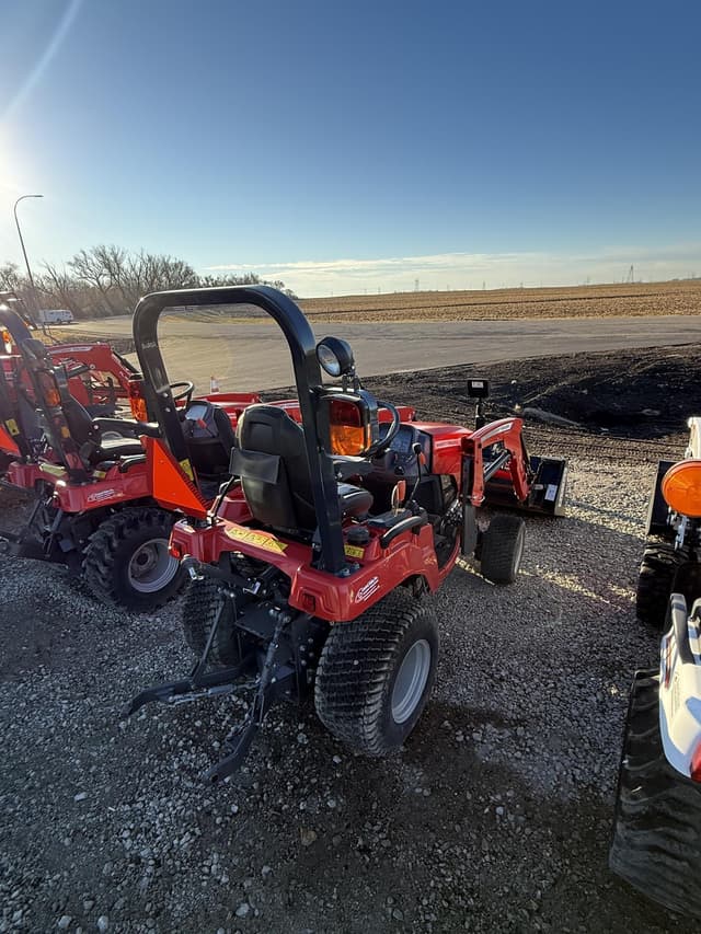 Image of Massey Ferguson GC1725M equipment image 2