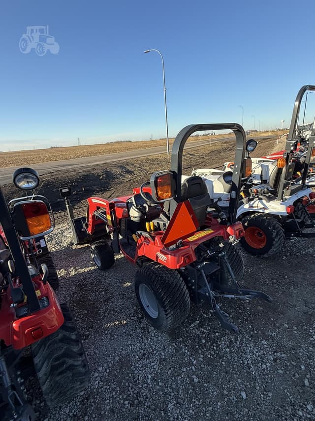Image of Massey Ferguson GC1725M equipment image 3