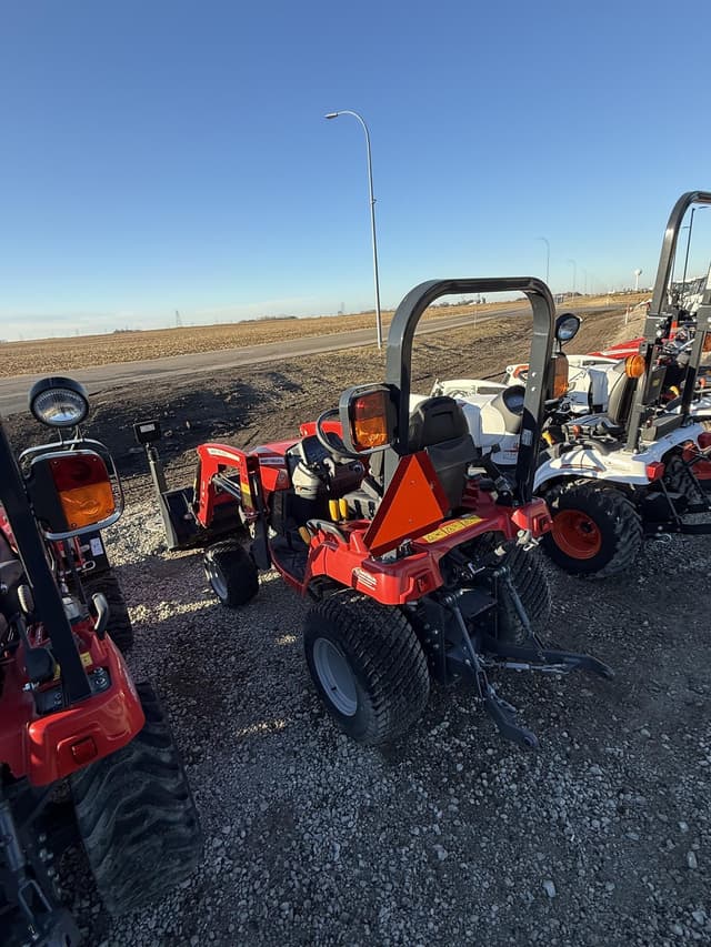 Image of Massey Ferguson GC1725M equipment image 3