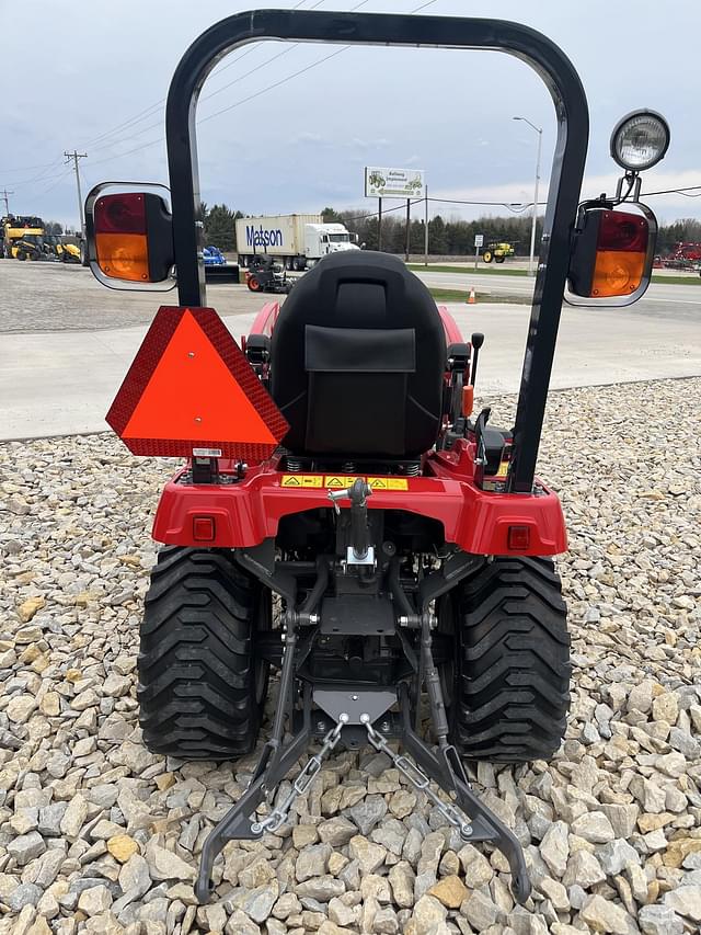 Image of Massey Ferguson GC1725M equipment image 3