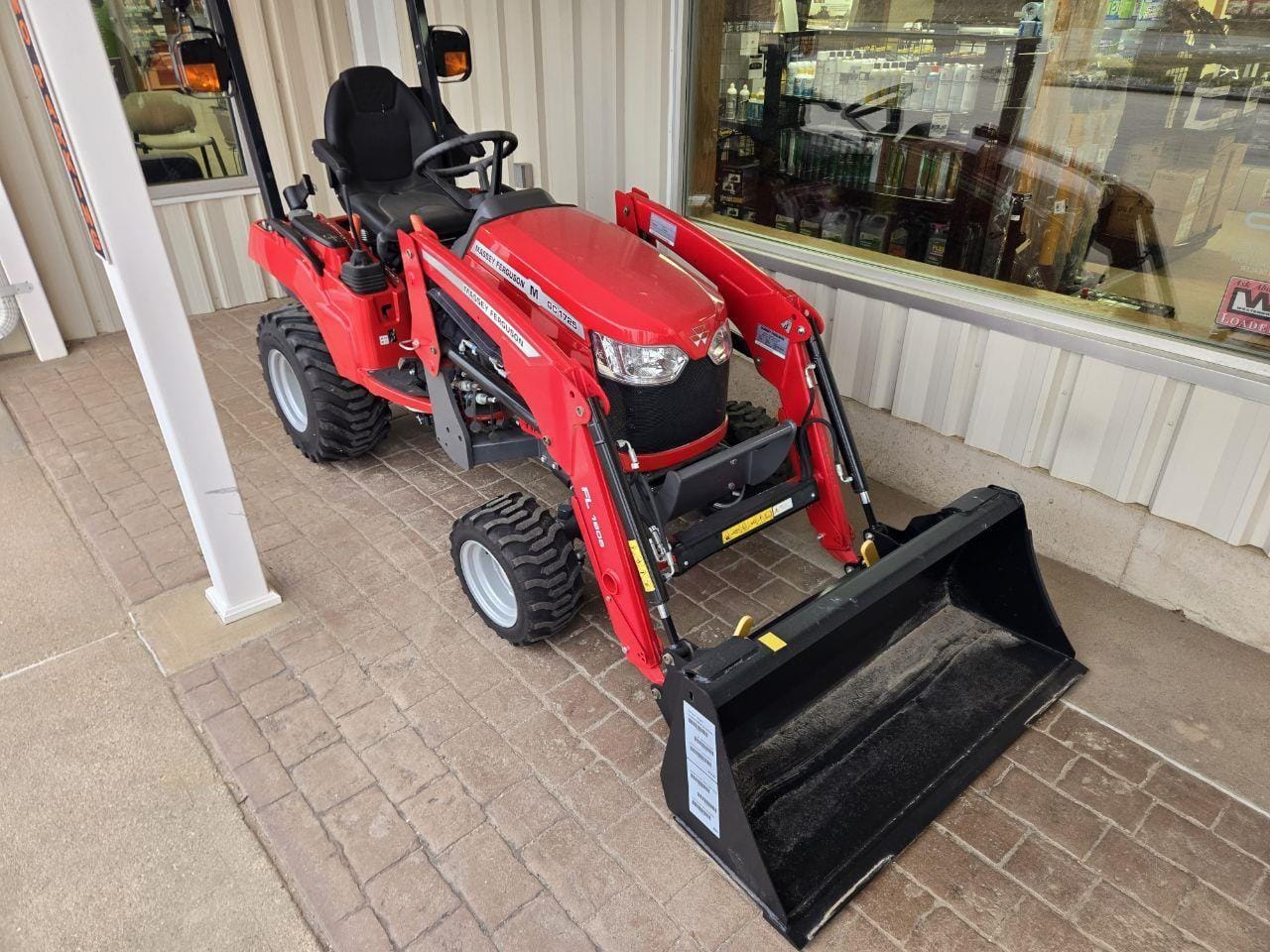 2024 Massey Ferguson GC1725M Equipment Image0
