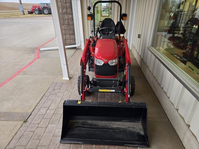Image of Massey Ferguson GC1725M equipment image 3