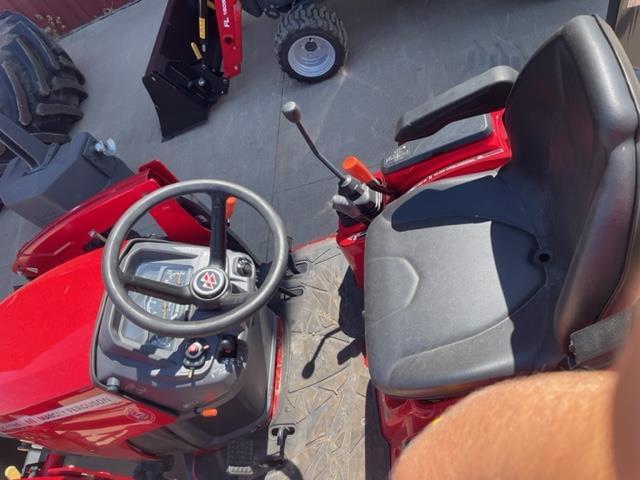 Image of Massey Ferguson GC1725M equipment image 4