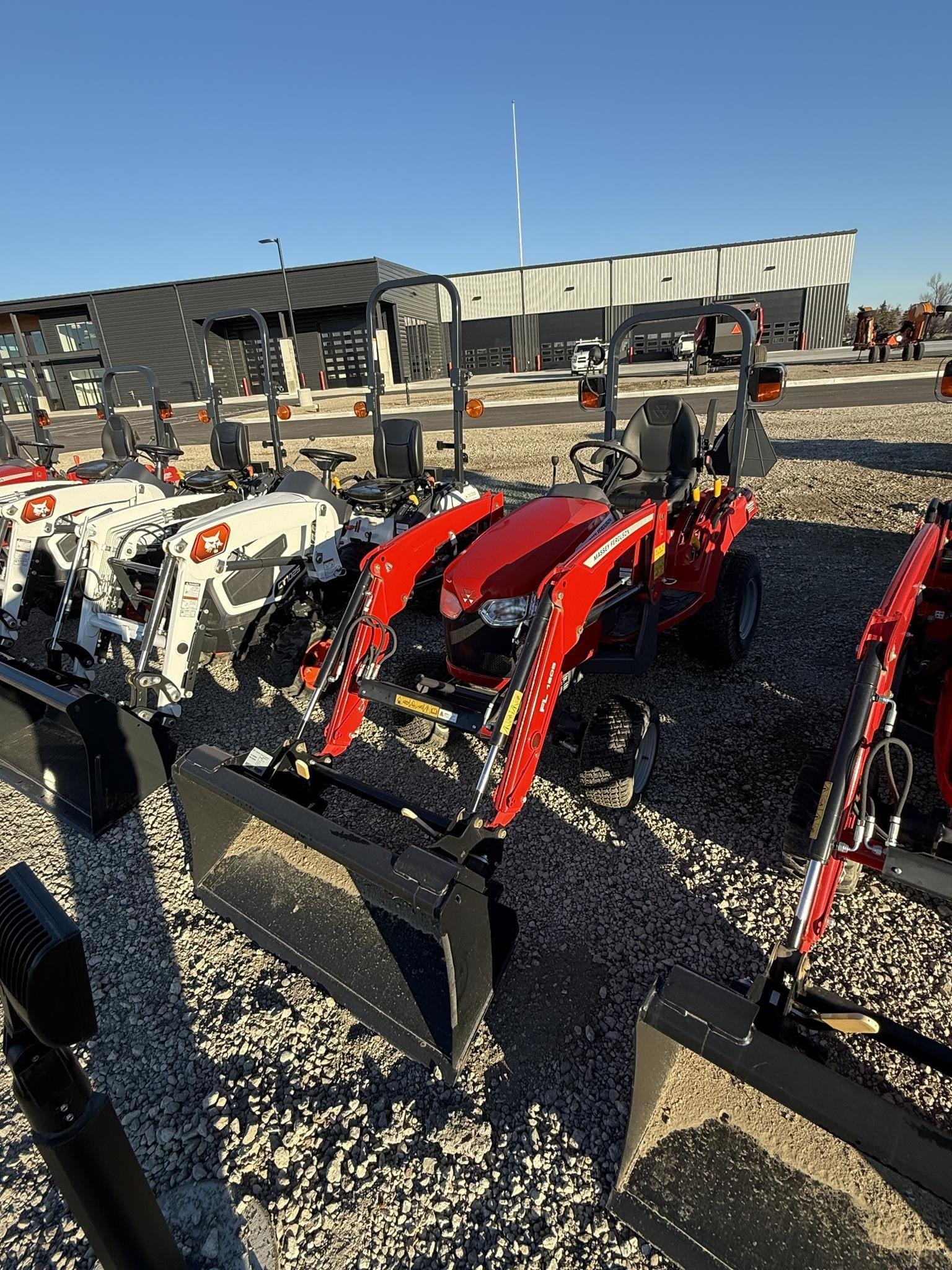 2024 Massey Ferguson GC1725M Equipment Image0