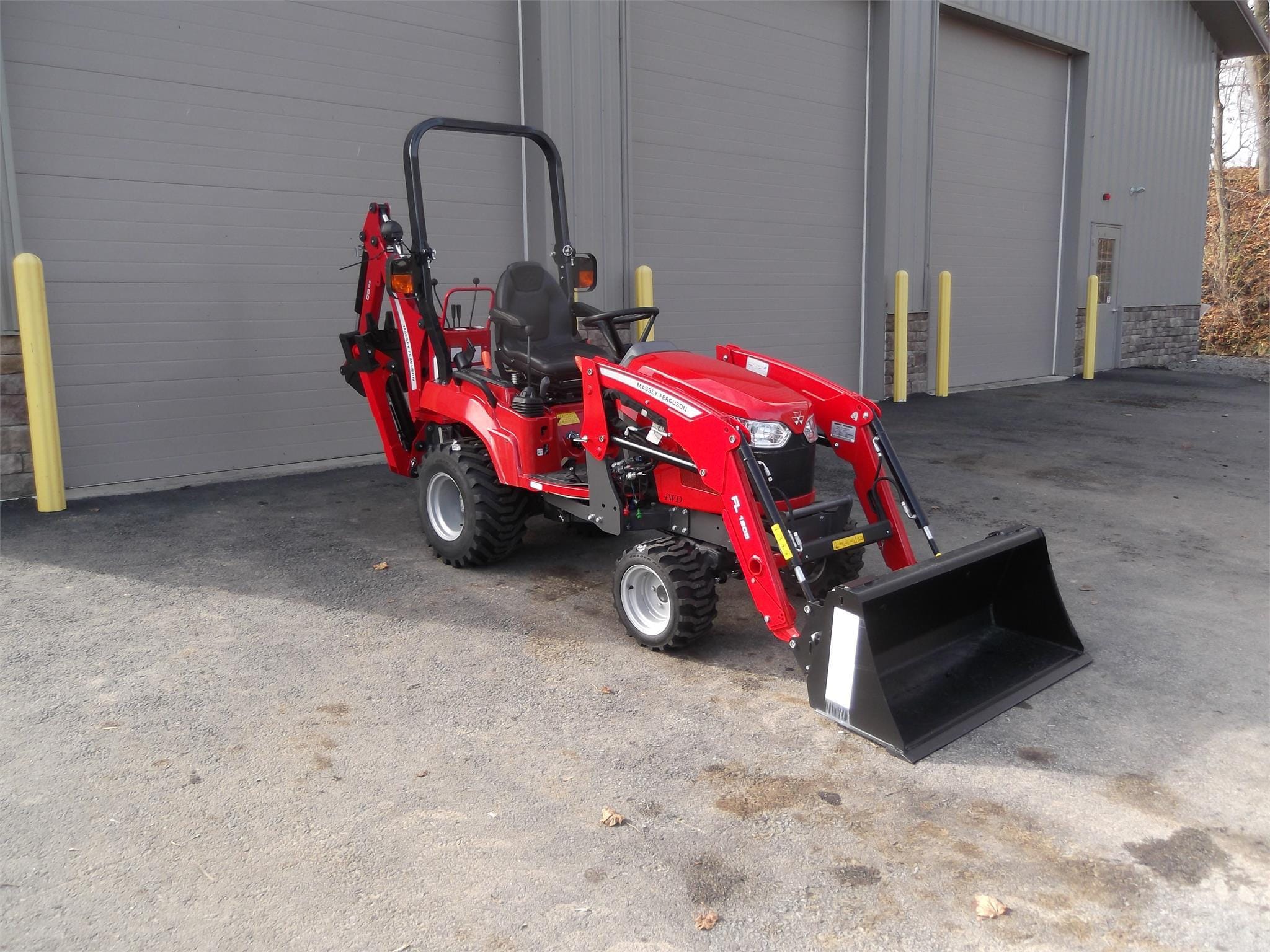 2024 Massey Ferguson GC1725MB Equipment Image0