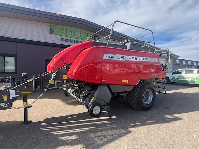Image of Massey Ferguson LB2233 Primary image