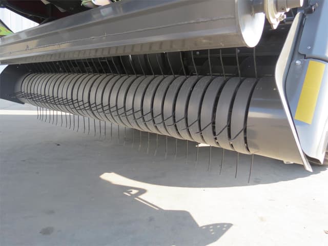 Image of Massey Ferguson LB2233 equipment image 2