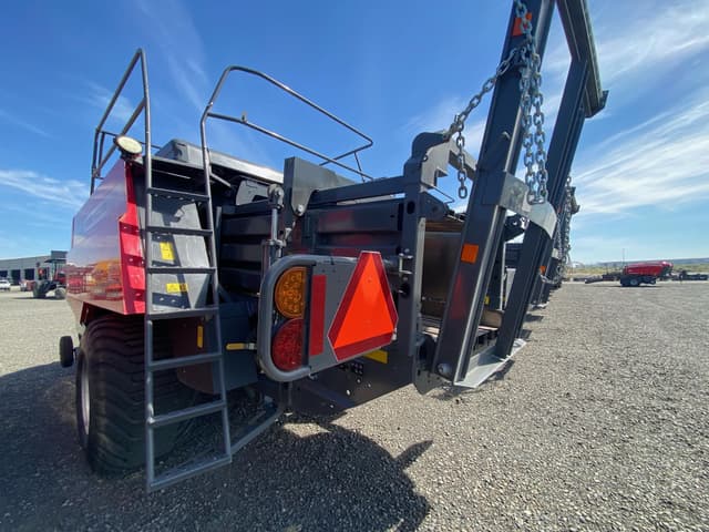 Image of Massey Ferguson LB2234 equipment image 4