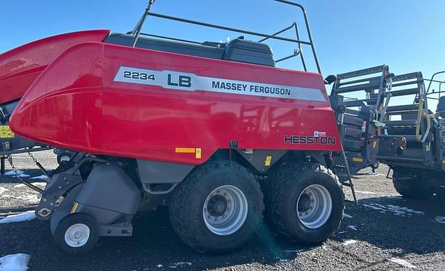 Image of Massey Ferguson LB2234 equipment image 4