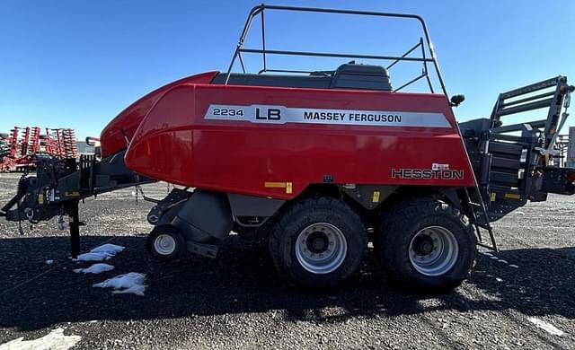 Image of Massey Ferguson LB2234 equipment image 4