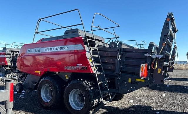 Image of Massey Ferguson LB2234 equipment image 4