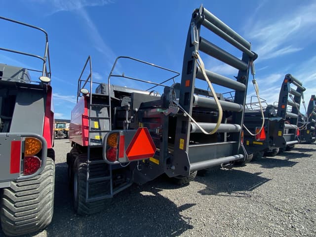 Image of Massey Ferguson LB2234 equipment image 4