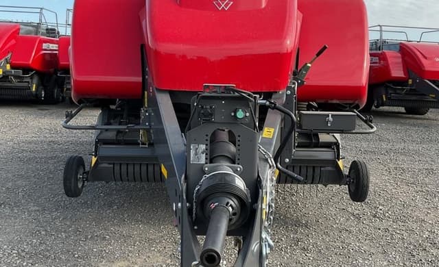 Image of Massey Ferguson LB2234XD equipment image 4