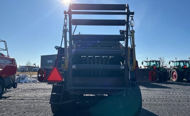 Image of Massey Ferguson LB2234 equipment image 4