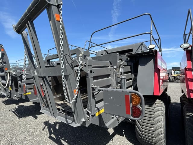 Image of Massey Ferguson LB2234 equipment image 2