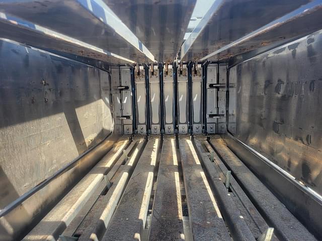 Image of Massey Ferguson LB2234 equipment image 4