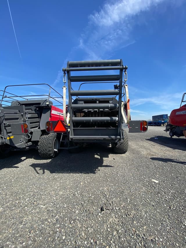 Image of Massey Ferguson LB2234 equipment image 4