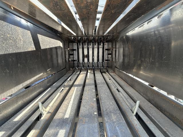 Image of Massey Ferguson LB2234 equipment image 4