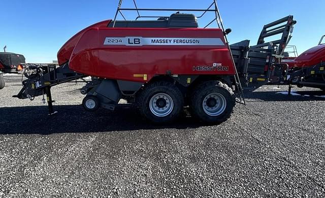 Image of Massey Ferguson LB2234 equipment image 3