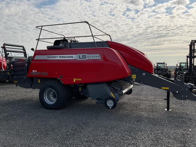 Image of Massey Ferguson LB2234 equipment image 2