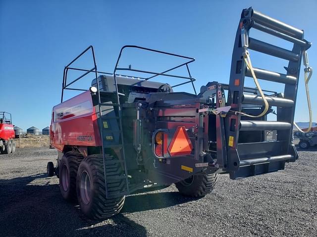 Image of Massey Ferguson LB2234XD equipment image 2