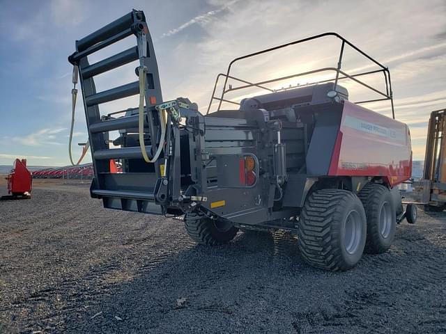 Image of Massey Ferguson LB2234XD equipment image 2