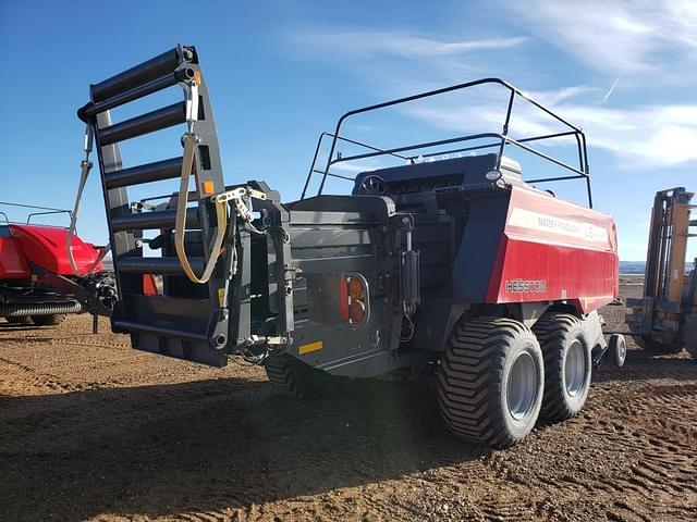 Image of Massey Ferguson LB2234XD equipment image 2