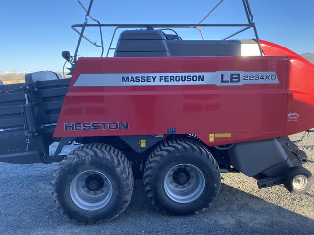 Image of Massey Ferguson LB2234XD equipment image 4