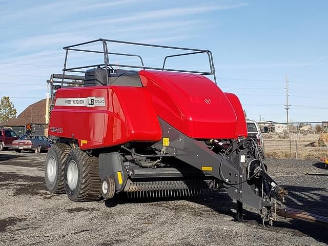 Image of Massey Ferguson LB2234XD equipment image 3