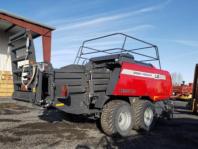 Image of Massey Ferguson LB2234XD equipment image 2