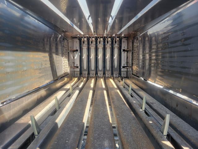 Image of Massey Ferguson LB2234XD equipment image 4