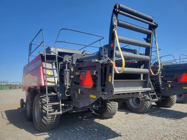 Image of Massey Ferguson LB2234XD equipment image 2