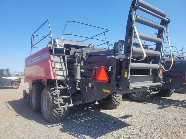 Image of Massey Ferguson LB2234XD equipment image 2