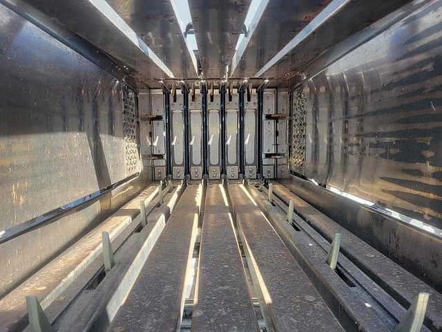 Image of Massey Ferguson LB2234XD equipment image 4
