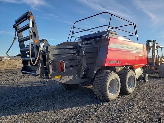 Image of Massey Ferguson LB2234XD equipment image 2