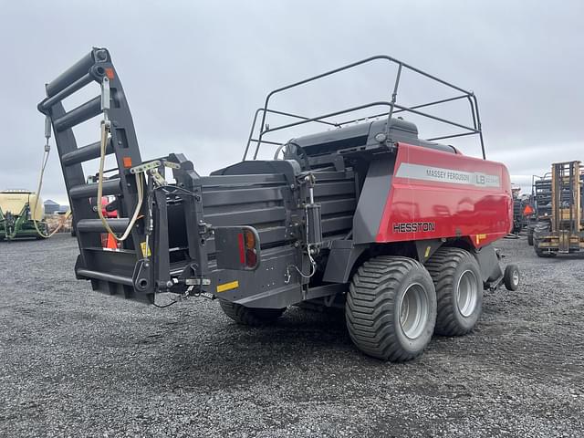 Image of Massey Ferguson LB2234XD equipment image 2