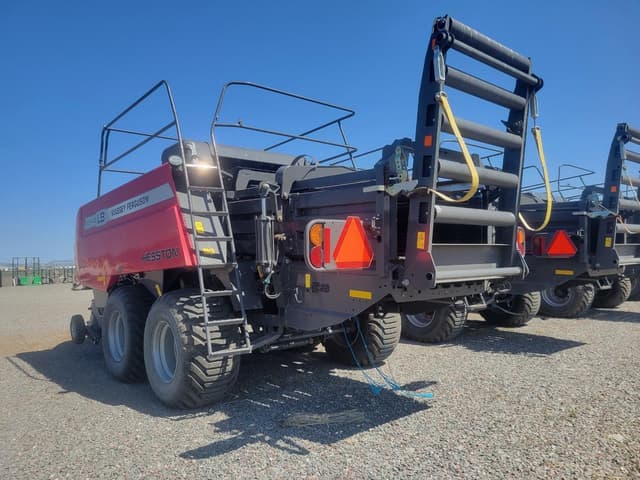 Image of Massey Ferguson LB2234XD equipment image 2