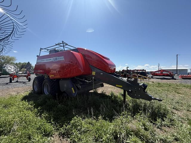 Image of Massey Ferguson LB2234XD equipment image 2