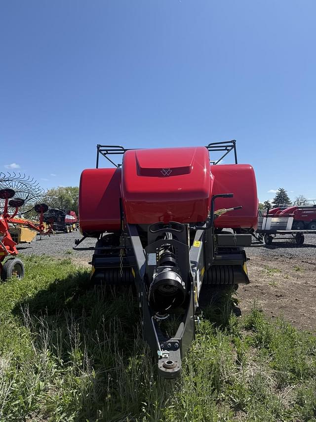 Image of Massey Ferguson LB2234XD equipment image 3