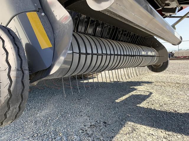 Image of Massey Ferguson LB2234XD equipment image 4