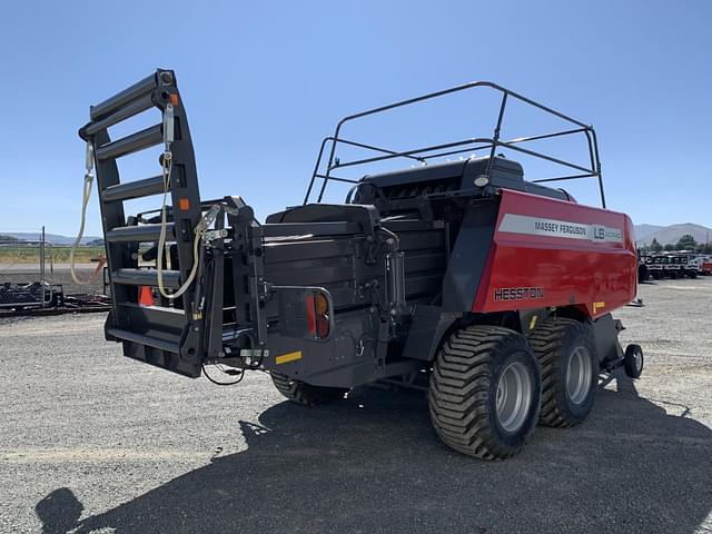 Image of Massey Ferguson LB2234XD equipment image 2