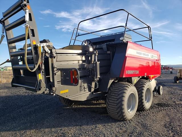 Image of Massey Ferguson LB2234XD equipment image 2