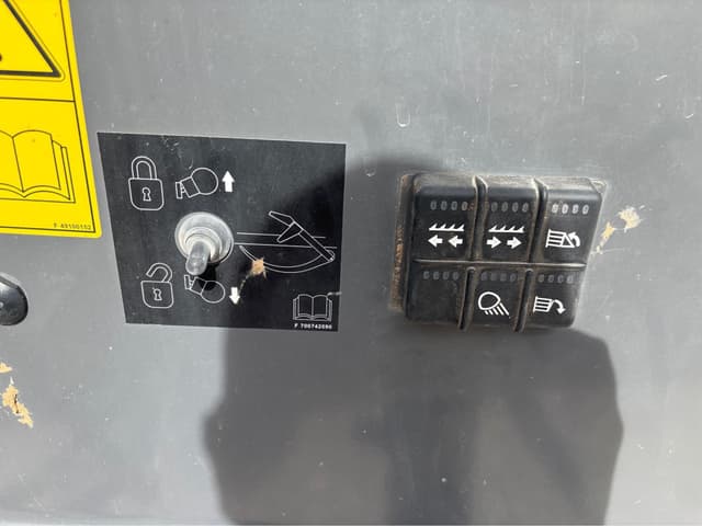 Image of Massey Ferguson LB2244 equipment image 3