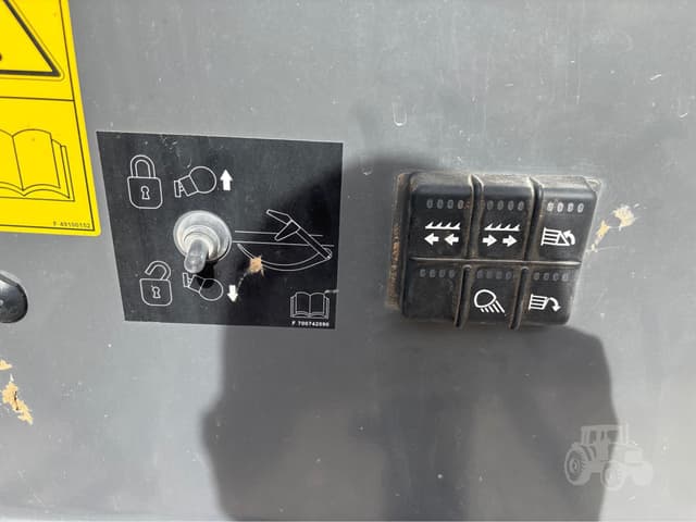 Image of Massey Ferguson LB2244 equipment image 3