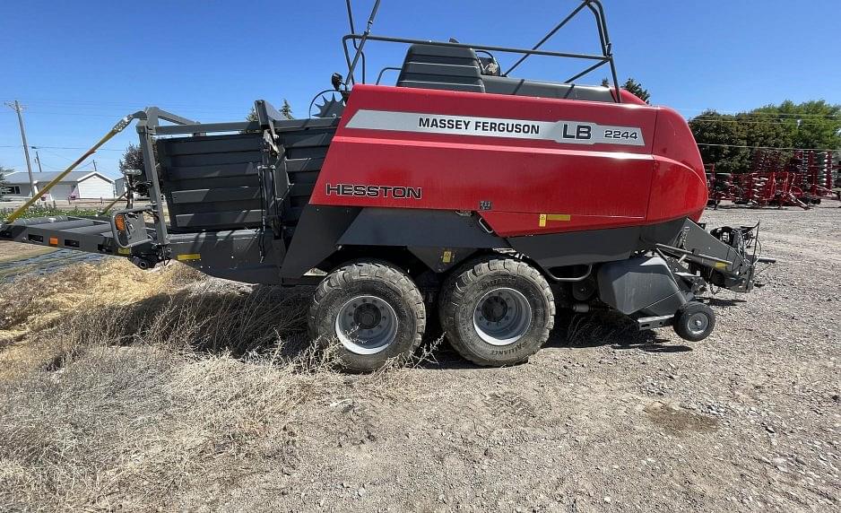 Image of Massey Ferguson LB2244 Image 1