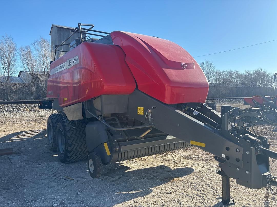 Image of Massey Ferguson LB2244 Image 1