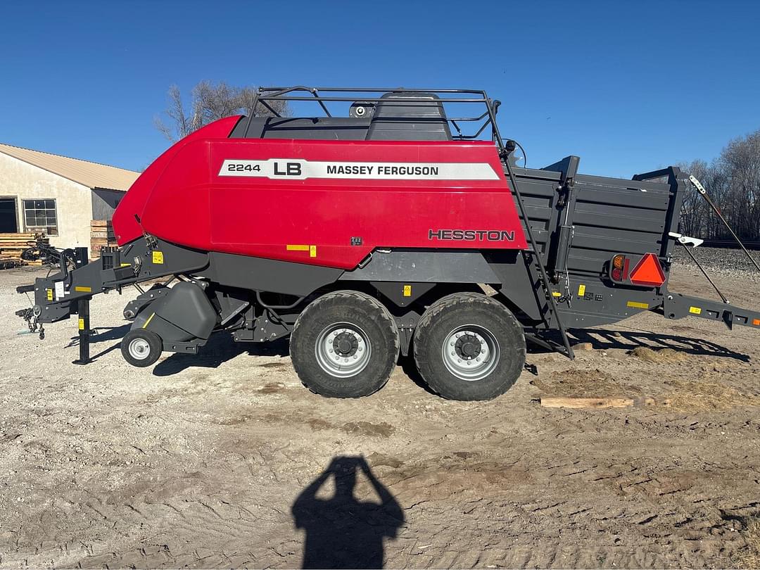Image of Massey Ferguson LB2244 Image 0